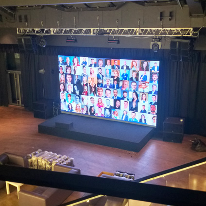 пример светодиодного лед экрана для сцены конференц-зала в г. Москва