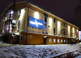 Интересный проект - Светодиодный экран MEVY P5 RGB (уличный кинотеатр) установлен на торговом центре в г.Бежецк